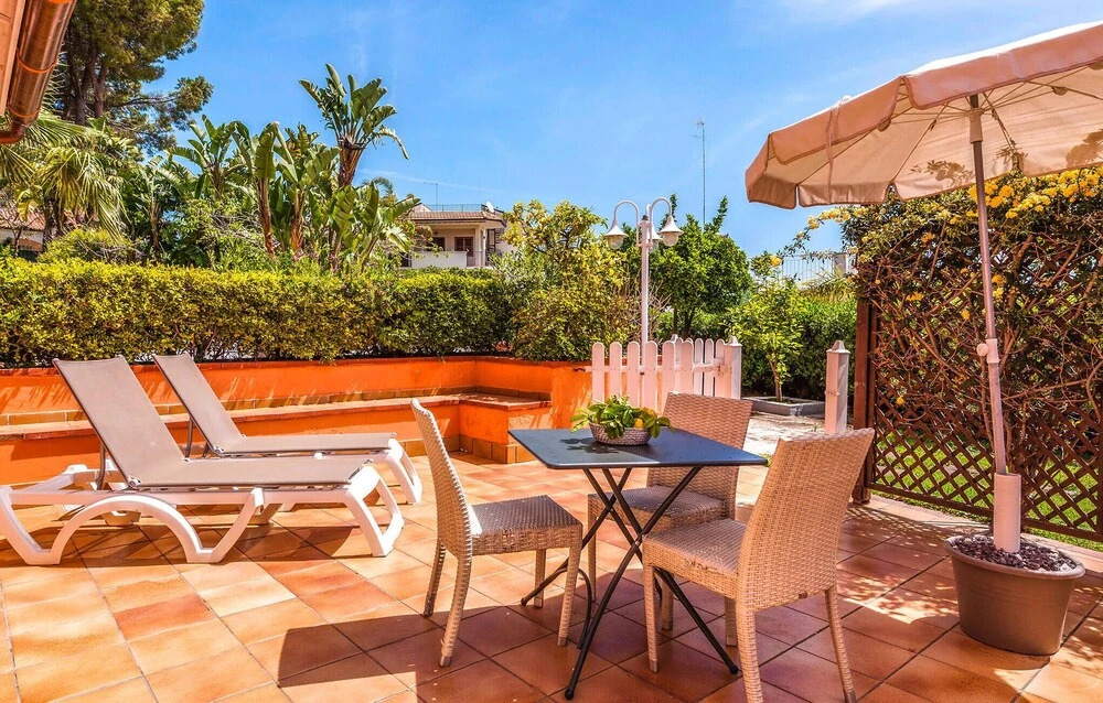 Beautiful Home in Siracusa With Wifi and 1 Bedrooms