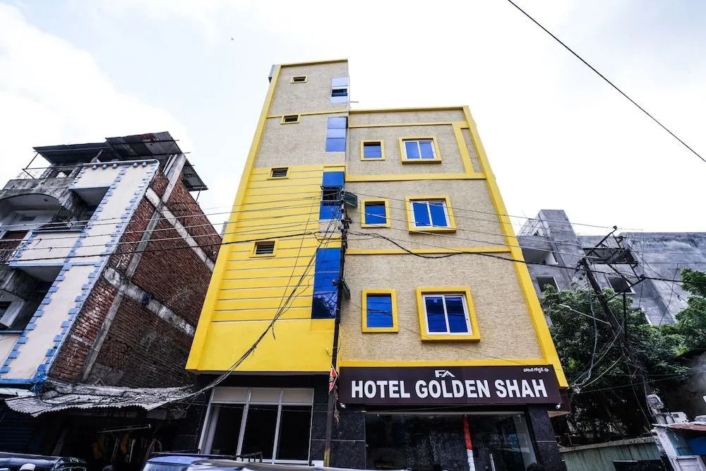 Oyo 18652 Hotel Golden Shah