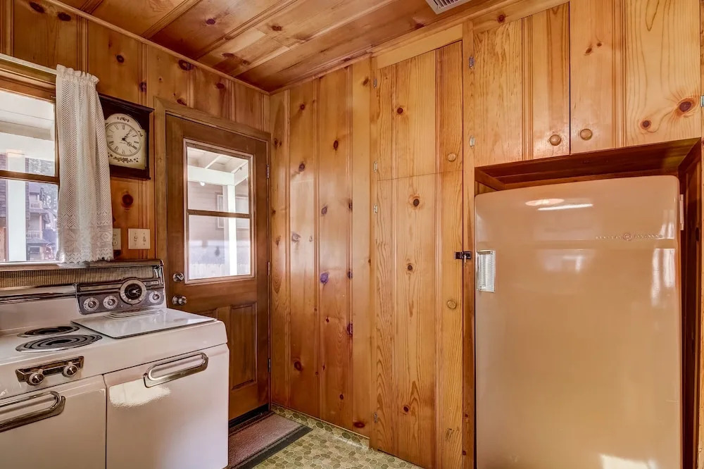 3993c Cedar Lake Tahoe 2 Bedroom Cabin by RedAwning