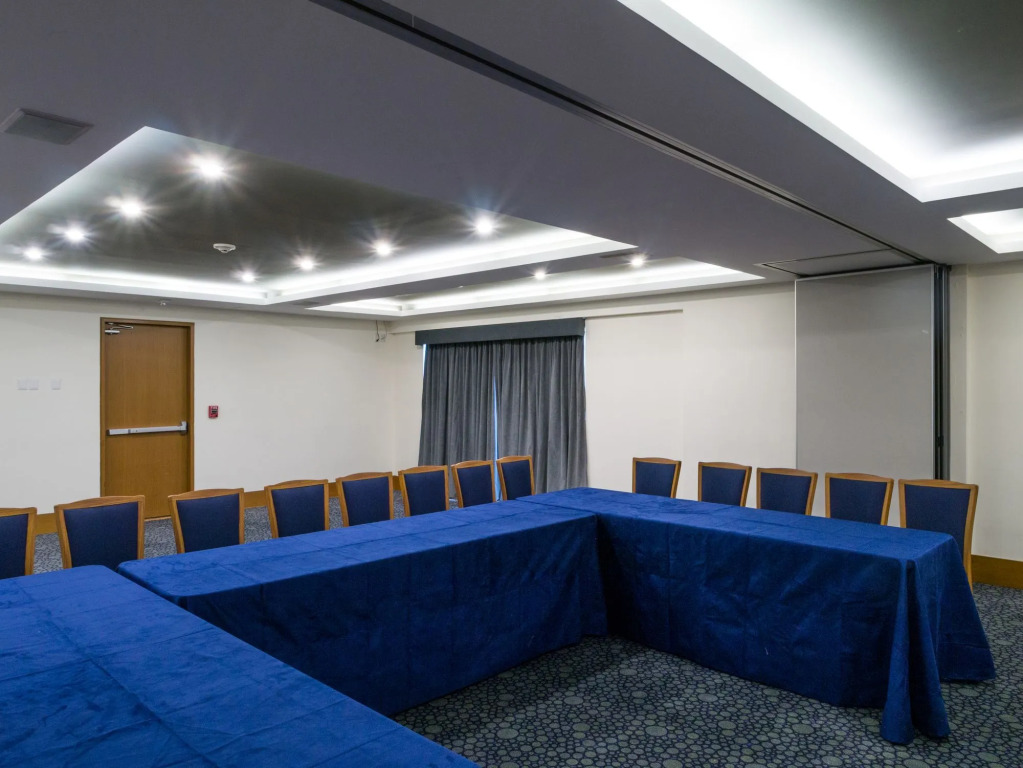 Ventura Hotel & Suites