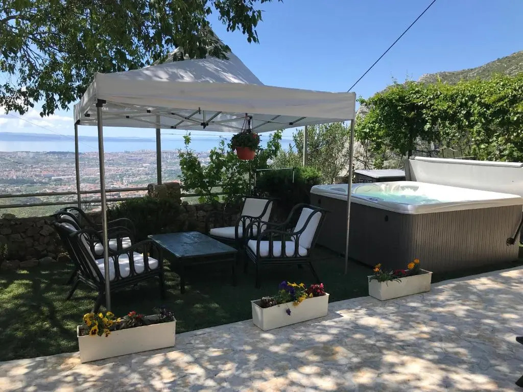 RELAX HOUSE