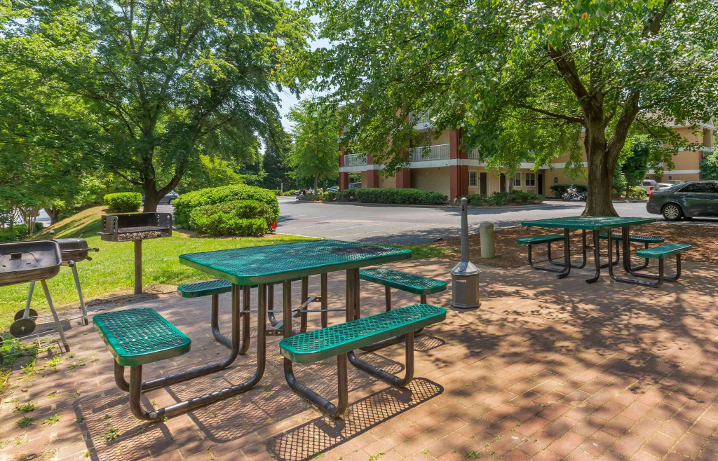 Extended Stay America Select Suites - Greensboro - Wendover Ave - Big Tree Way