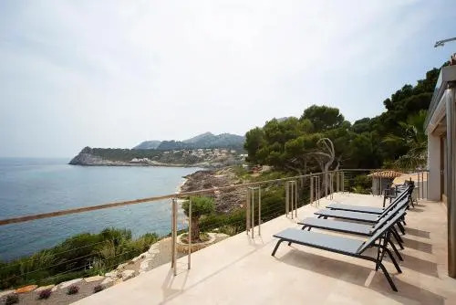 Sea Front Villa with Access Mallorca 8 Pers