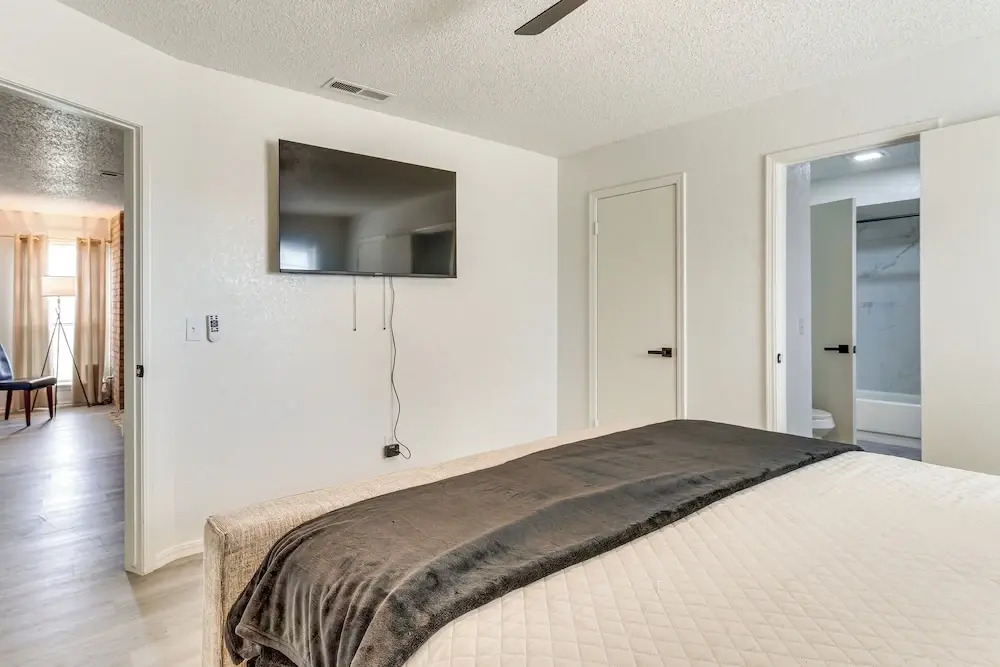 South OKC Home w/ Game Room: 18 Mi to OU Campus!