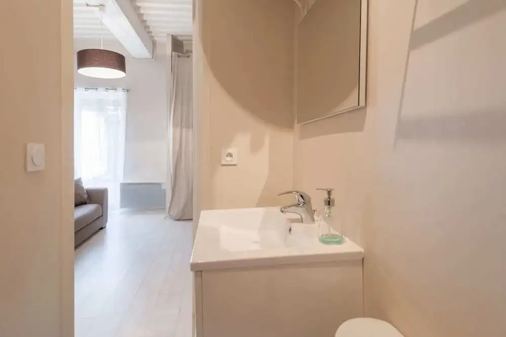 Charming Studio for 2 near the Metro by GuestReady