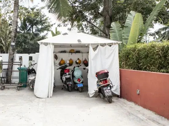 Sanya Kejian Cosier Hongmeiju (Bohou village shop in Yalong Bay)