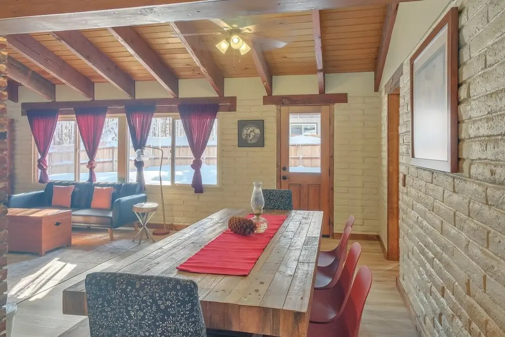 South Tahoe Rustic Home! Sleeps Over 10! 5 Bedroom Home by Redawning