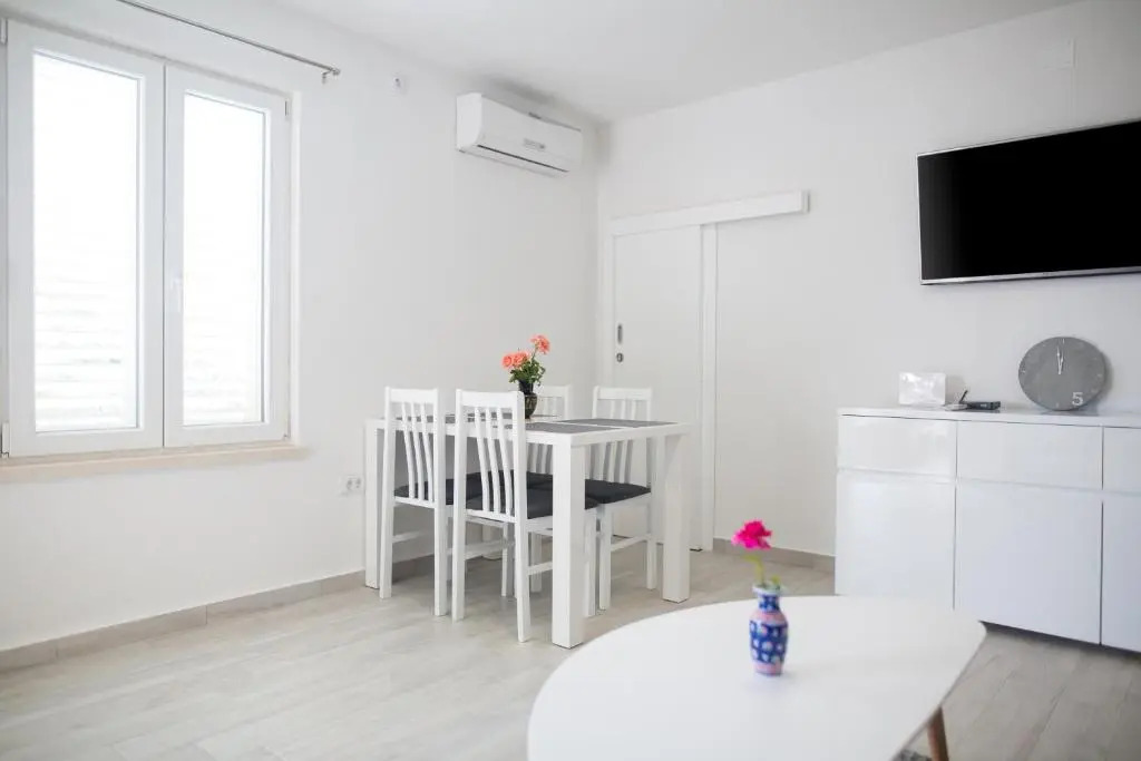 Serious Job Apartment