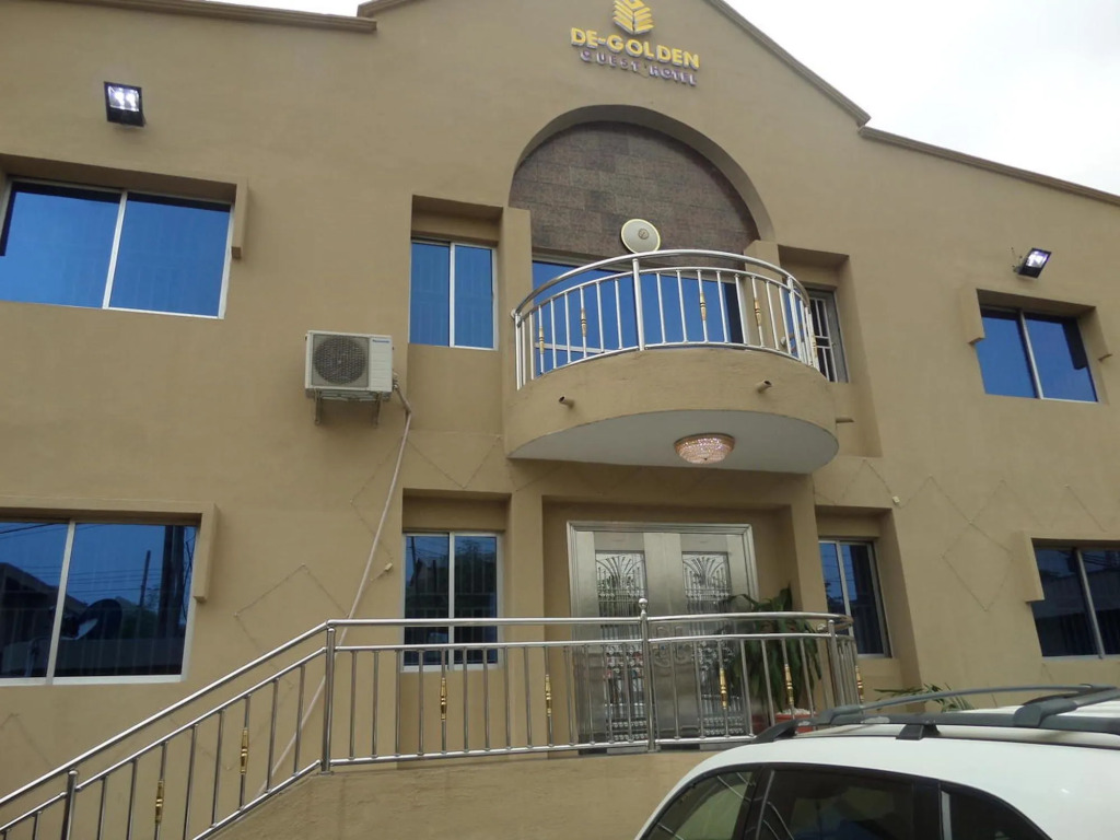 De-Golden Quest Hotel