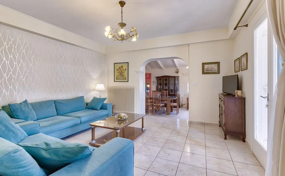 Ina Apartment