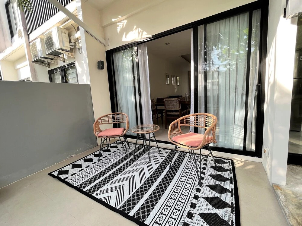 Laguna Park Townhouse by Villacarte