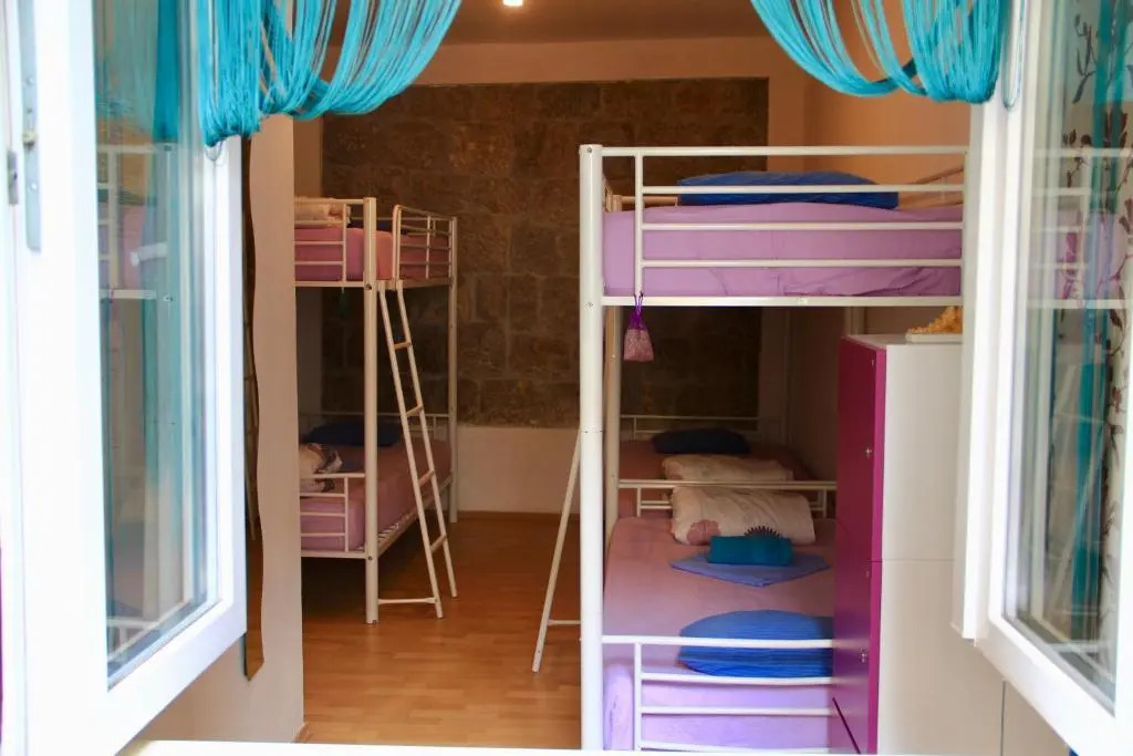 Hostel Wonderful World