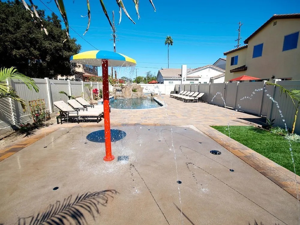 La Casa de Mickey 6 Bedrooms 4 Bathrooms Home
