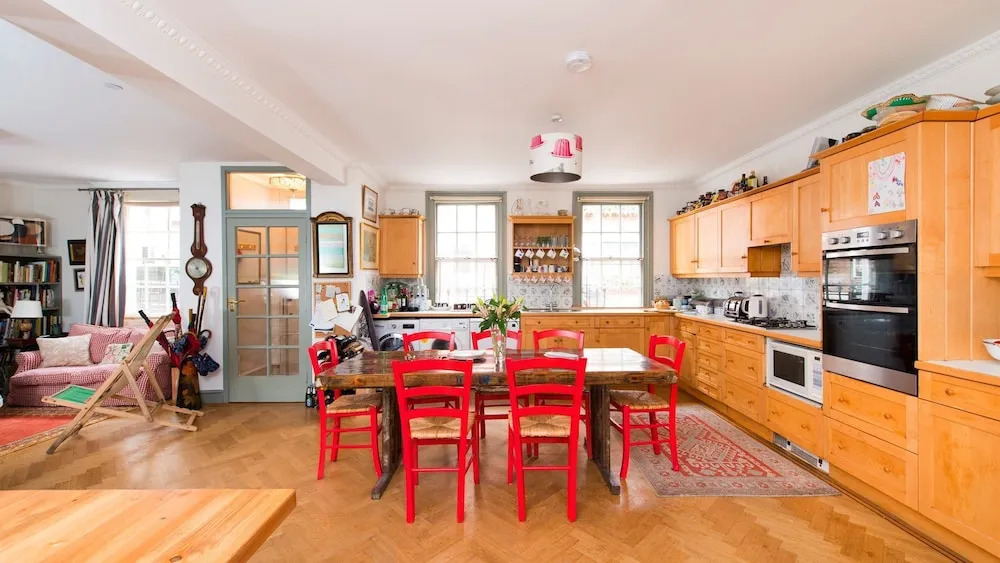 Comfortable 7BR Family Home near Buckingham Palace