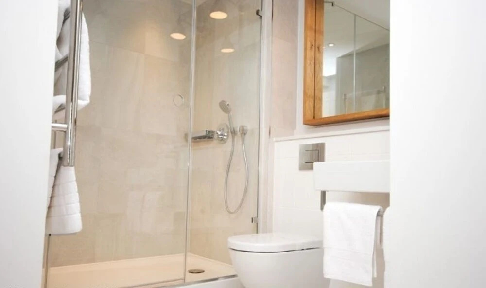3 The Salterns, Chichester 402395