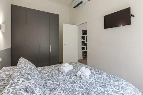 La Vecchia Milano-Les Nubles Vannucci - Il Ballatoio e Il Cortile