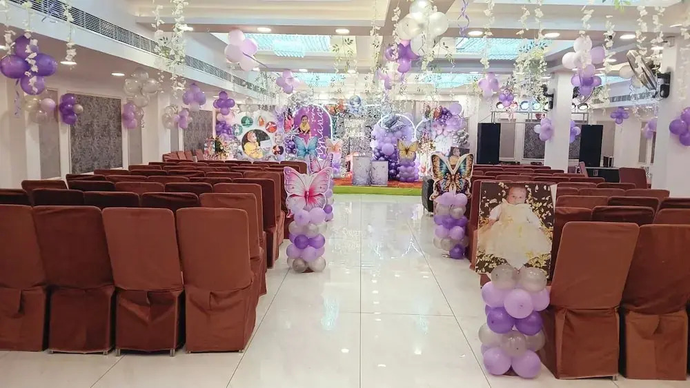 HOTEL KINGS PARADISE BANQUET & LAWN, Airport