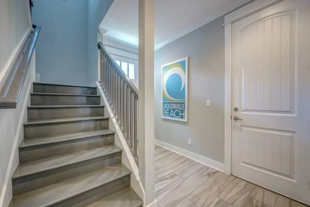 Sun-splashed Luxe Townhome - Walk to the Sand
