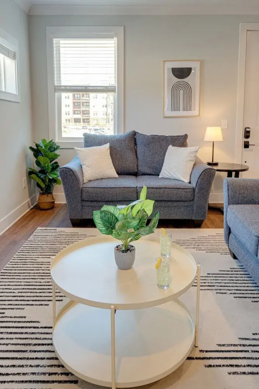 Modern Melrose-sleeps 8- Mins to Downtown Broadway