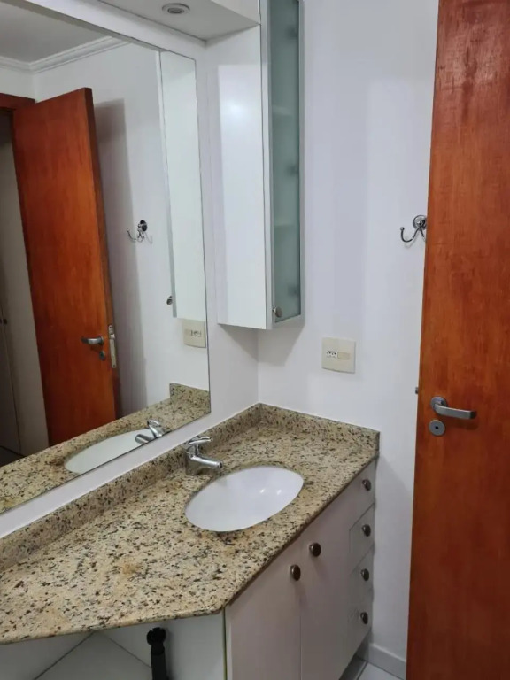 Apartamento encantador com piscina e garagem