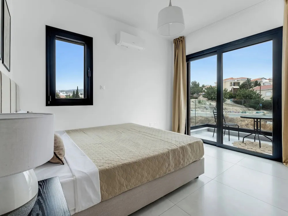 Sanders Elgio - Neat 3-bdr Apt With Rooftop