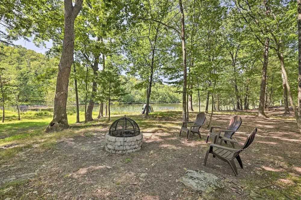 Fire Pit & Grill: Lakefront Poconos Cottage!