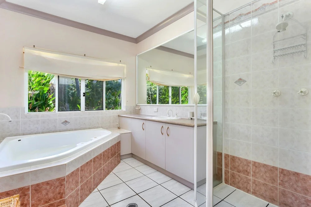 White Sapphire Holiday House