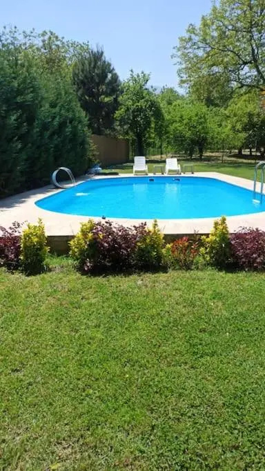 Ekşi̇ House