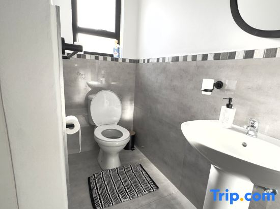 InWeFT Coastal Homes | 858 Luxury Flat B