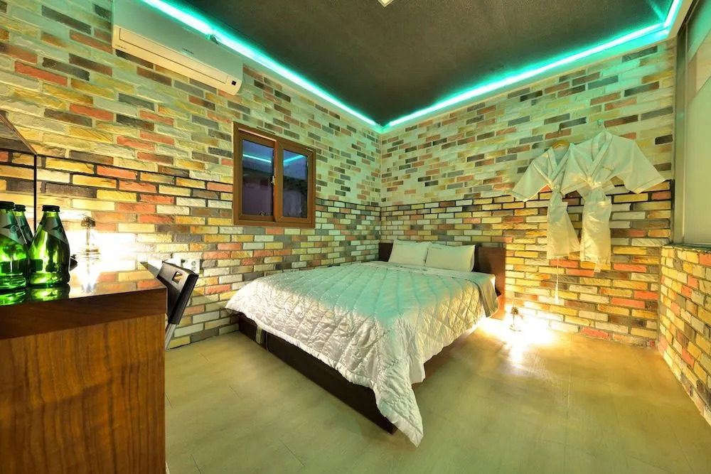 SS Motel