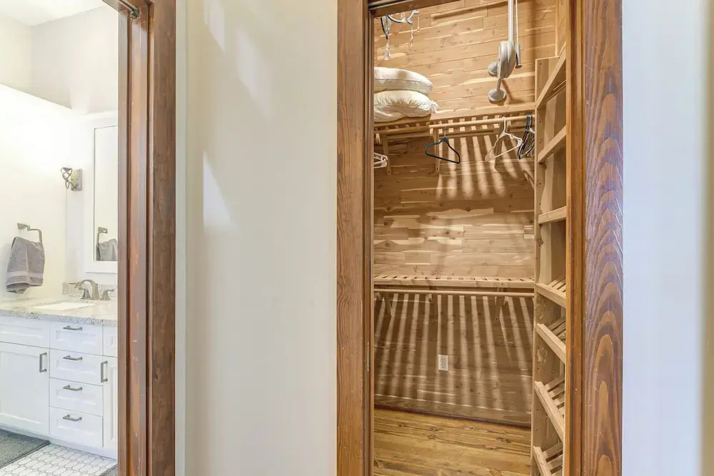 Walkable & Historic Houston Heights Bungalow!