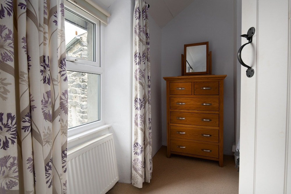 Cozy Pet-friendly Cottage in Snowdonia, No Deposit