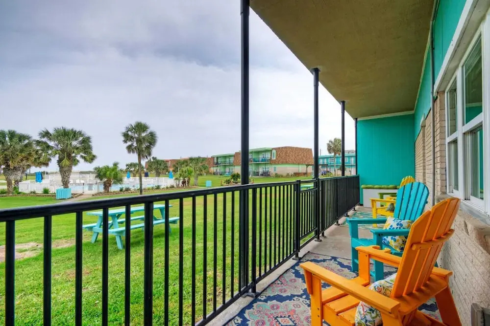 Beach Boardwalk 2 Pools, Tennis & Pickleball Shorely Blessed by Avantstay