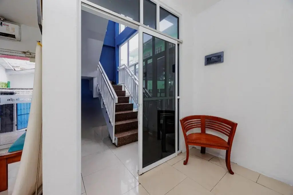 RedDoorz Syariah near Metropolitan Mall Bekasi