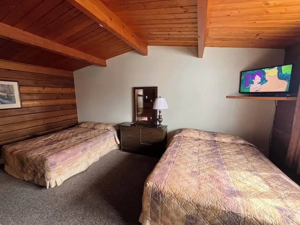 Raccoon Lodge Motel