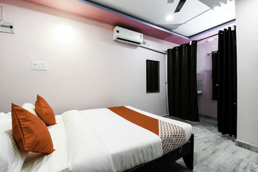 Oyo 17302 Yugis Vedhika Hotel
