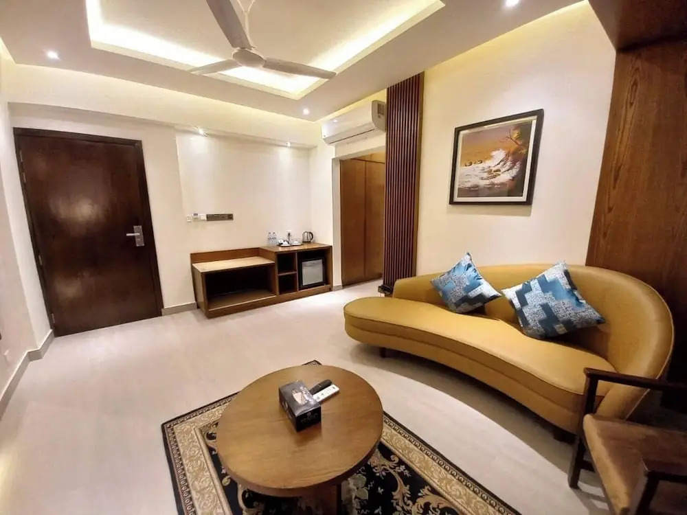 Royal Pearl Suites