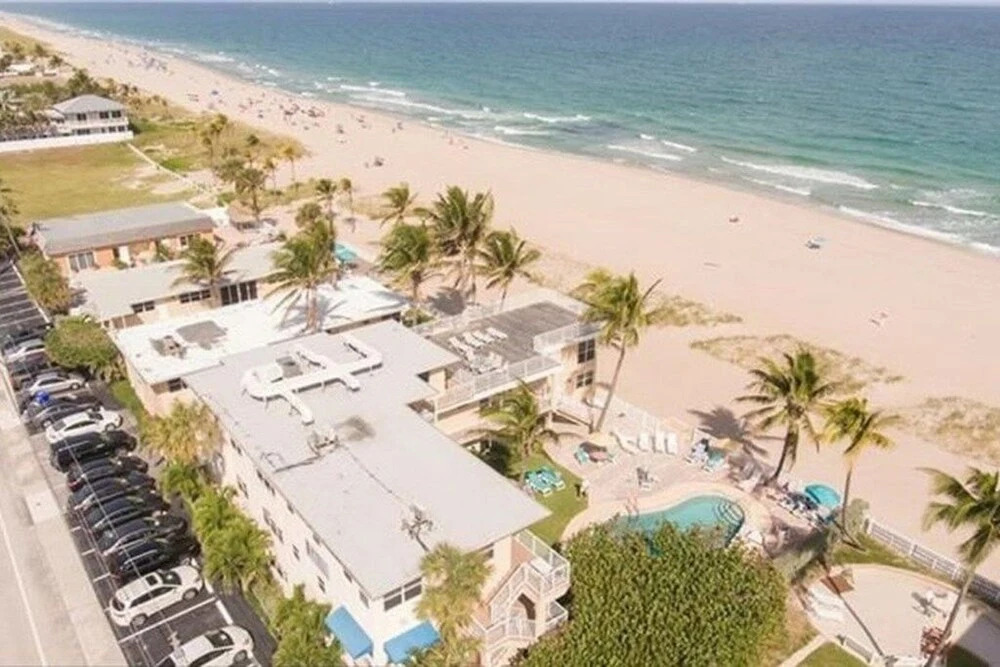 Breezy Beachfront Penthouse W/private Balcony 2 Bedroom Condo by Redawning