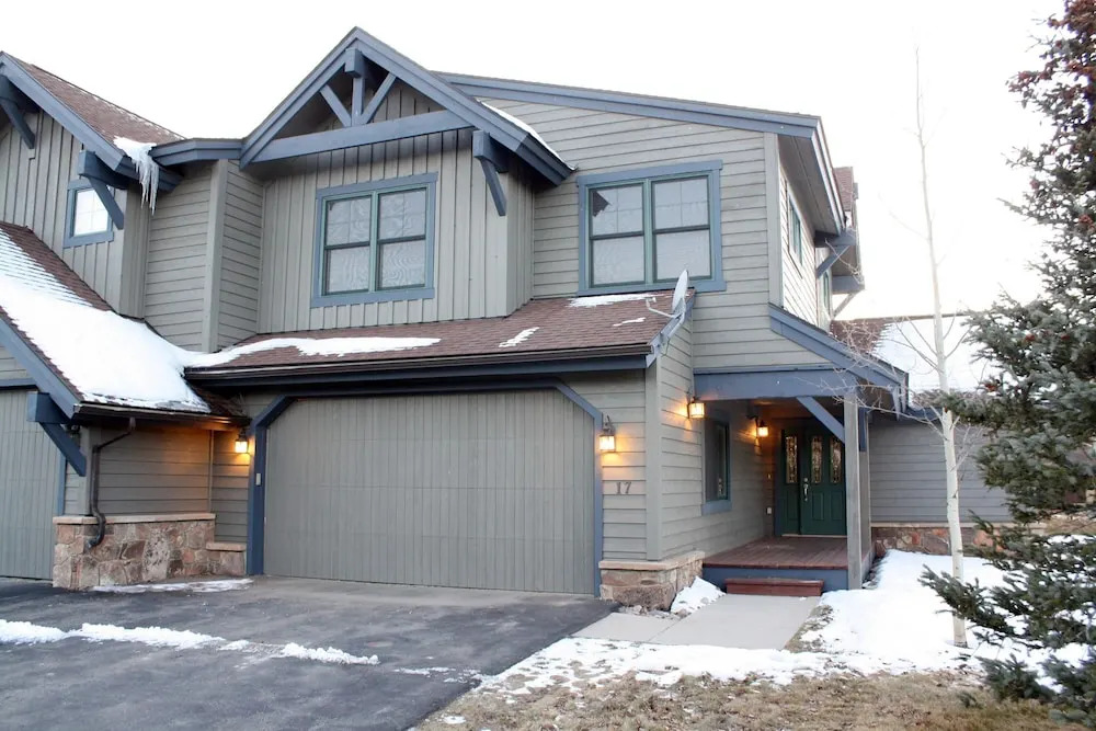 Highland Greens 17 By Peak Property Management