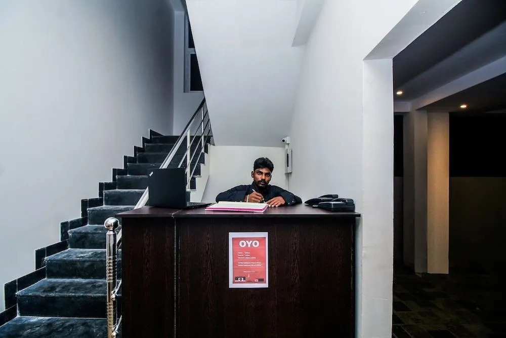 Oyo 37217 Hotel Cresant Park