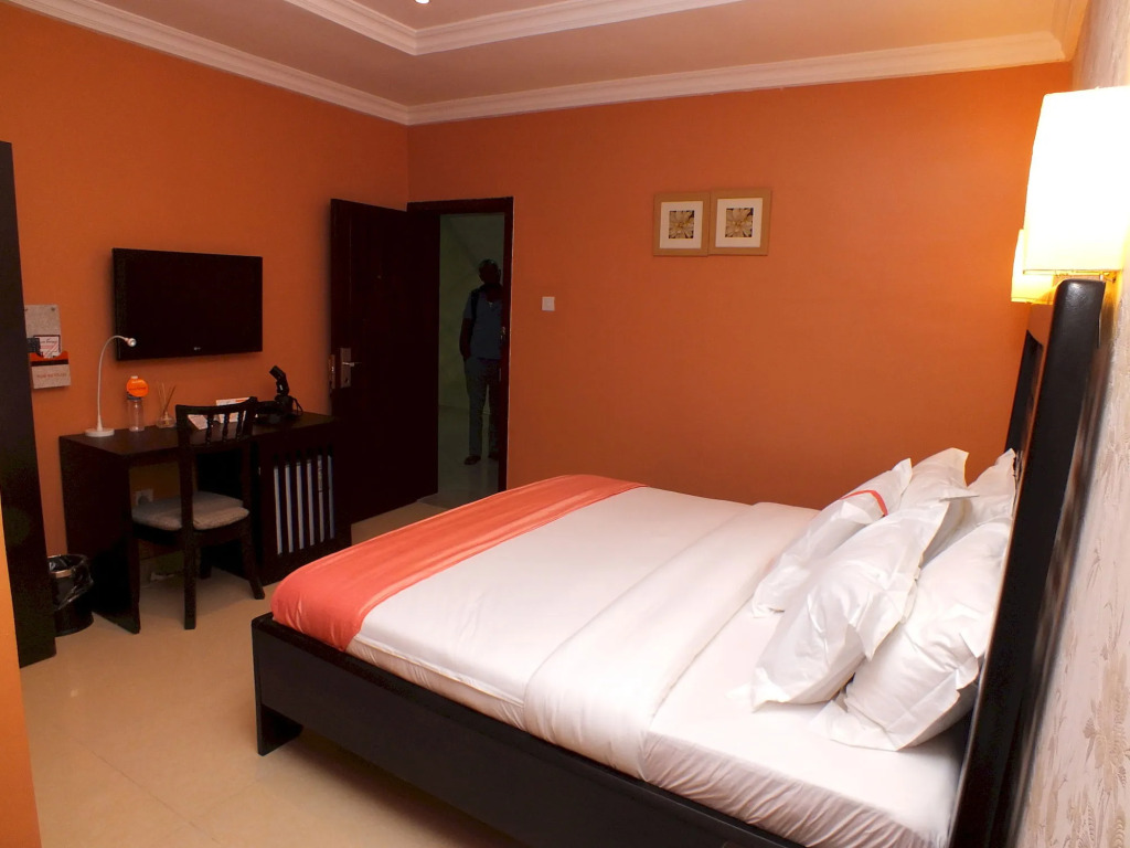 Отель Ellis Suites Limited