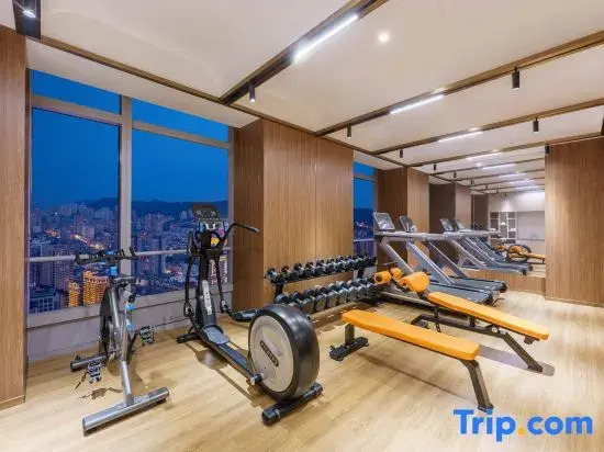 Madison Hotel Dalian Harbor Square, Donggang Business District