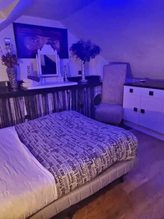 Super Large Apartment in London for Larger Groups