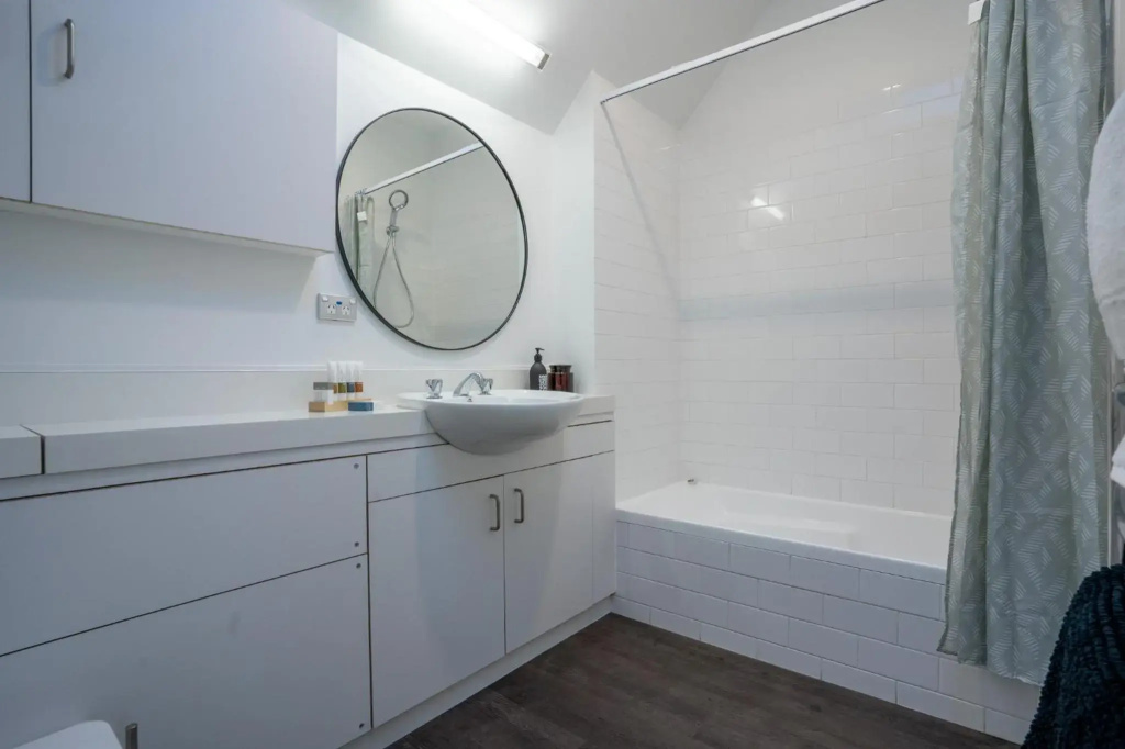 Chester Street West Apartment