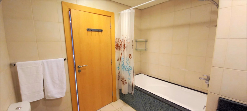 Spacious & Chic 1 bedroom with balcony in Palm