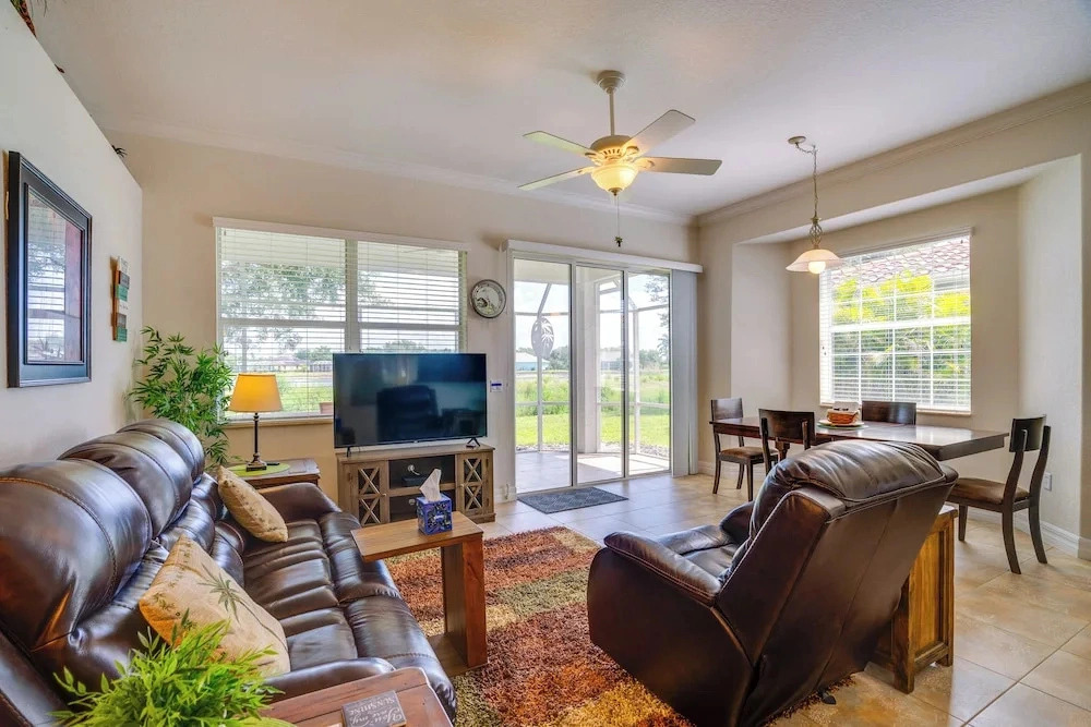 Pool Access & Lake-view Lanai! Port Charlotte Gem