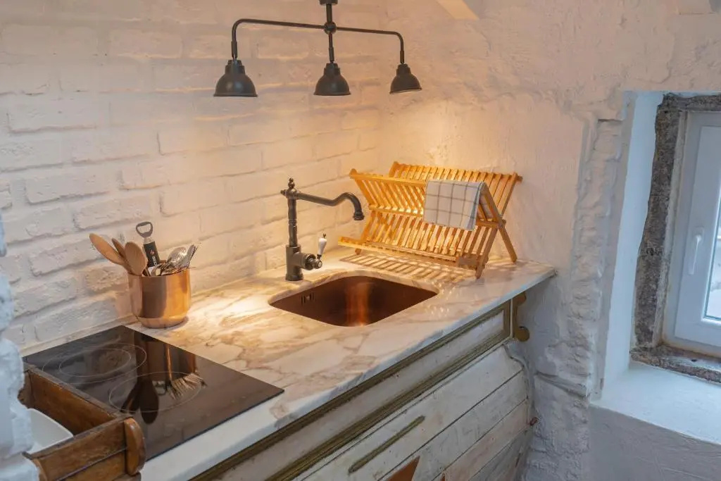 LovelyStay - Distinctive & Unique Apartment next to Sé Cathedral of Lisbon - 5 min to Chiado