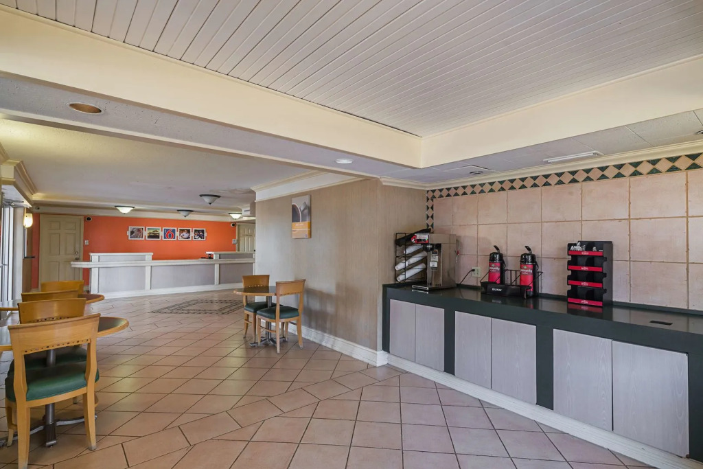 Motel 6-Grand Prairie, TX - Interstate 30