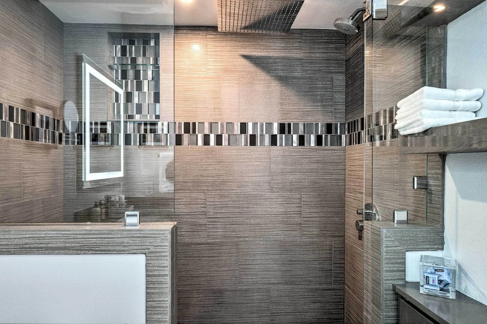 Stunning Austin Retreat w/ Pool, 5 Mi to Downtown!