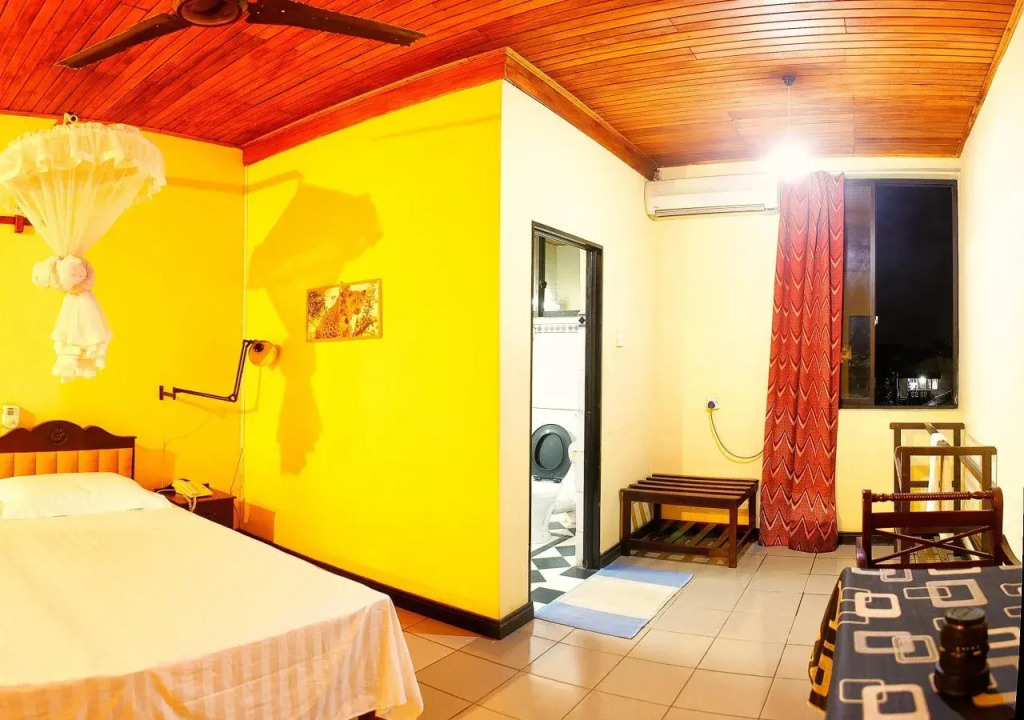 Sana's Beach Guesthouse and Restaurant